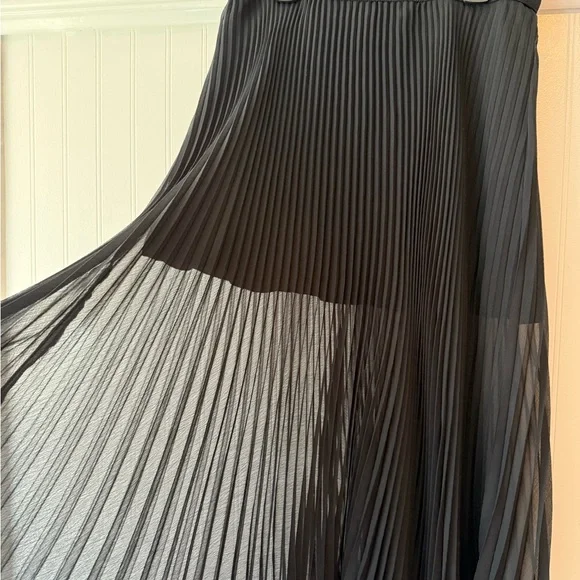 Pleated Abercrombie and Fitch skirt - Picture 4 of 5